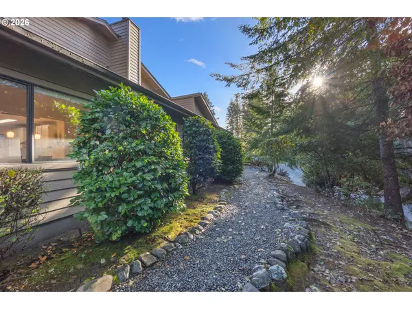 1734 ARCH LN, Brookings, OR 97415