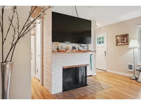 12445 SE MAIN ST, Portland, OR 97233