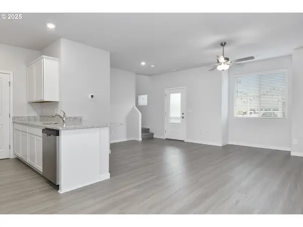 1197 PARKSIDE AVE, Woodburn, OR 97071