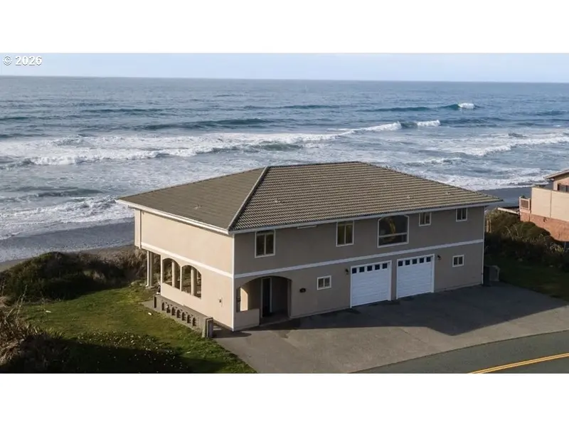 30555 SANDY DR, Gold Beach, OR 97444