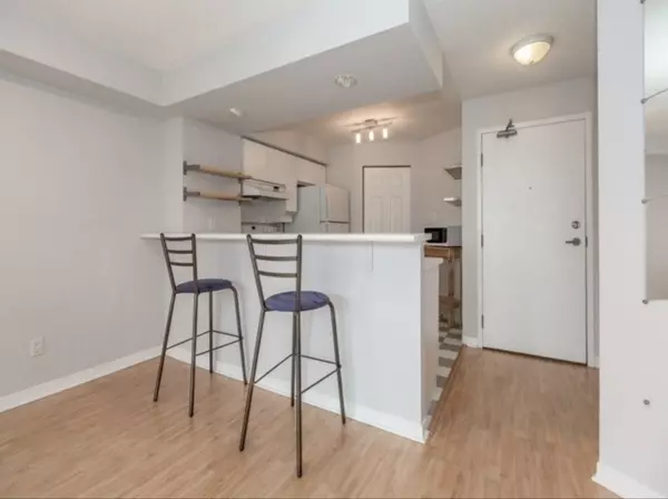 Toronto C01, ON M5V 3C9,801 King ST W #914