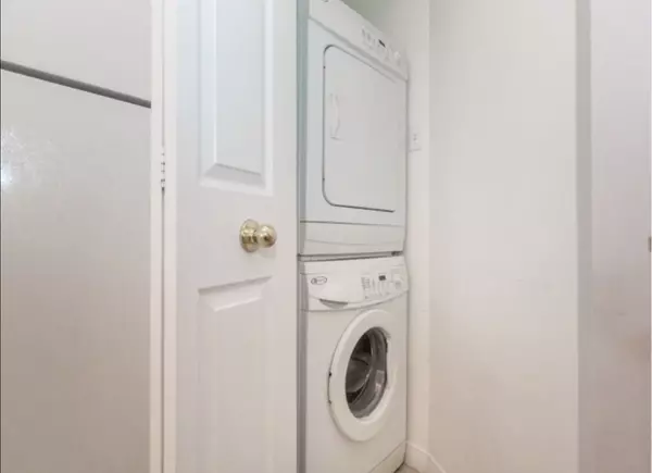 Toronto C01, ON M5V 3C9,801 King ST W #914