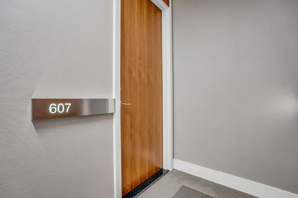 111 St. Clair AVE W #607, Toronto C02, ON M4V 1N5