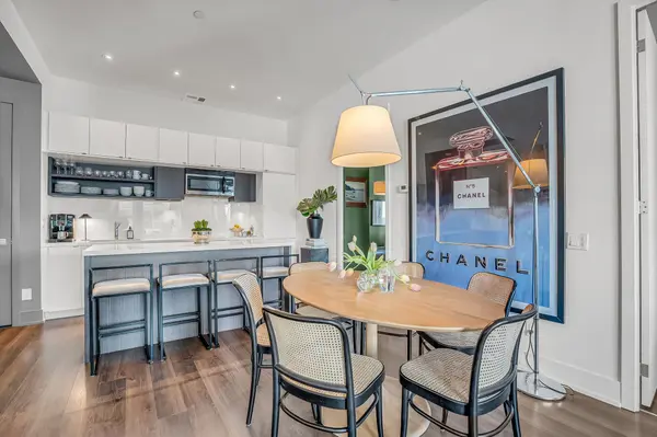 111 St. Clair AVE W #607, Toronto C02, ON M4V 1N5