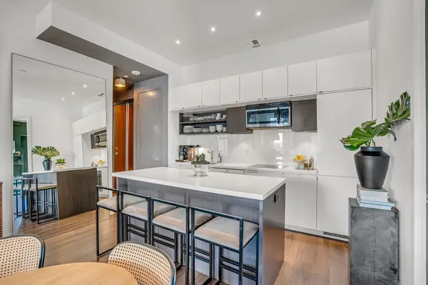 111 St. Clair AVE W #607, Toronto C02, ON M4V 1N5