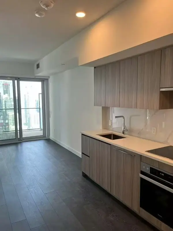 Toronto, ON M5V 0X4,3 Concord Cityplace WAY #5906