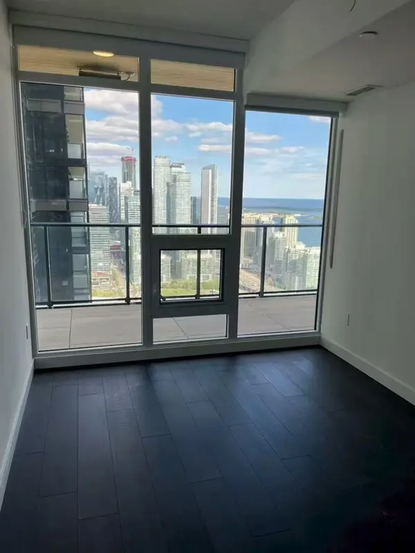 Toronto, ON M5V 0X4,3 Concord Cityplace WAY #5906