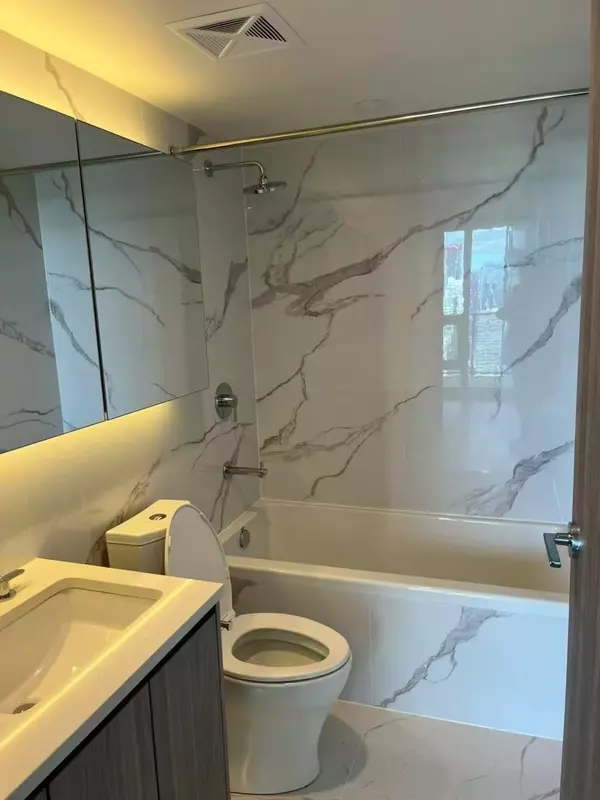 Toronto, ON M5V 0X4,3 Concord Cityplace WAY #5906