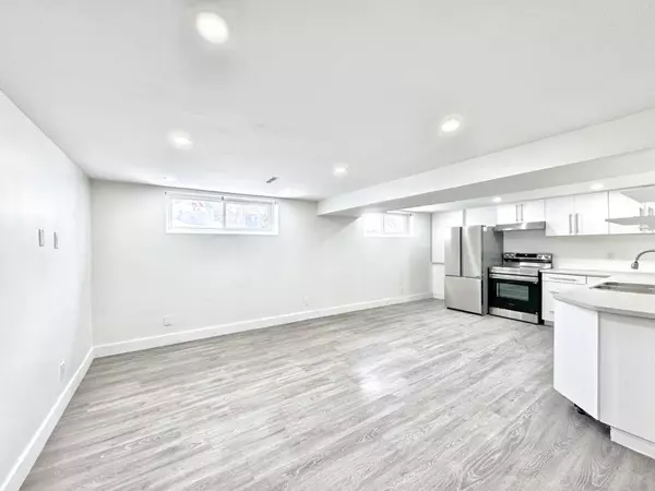 Barrie, ON L4M 2W5,61 College CRES