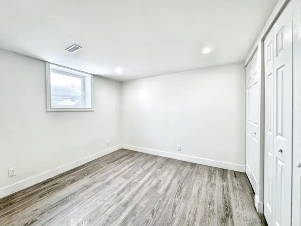 Barrie, ON L4M 2W5,61 College CRES