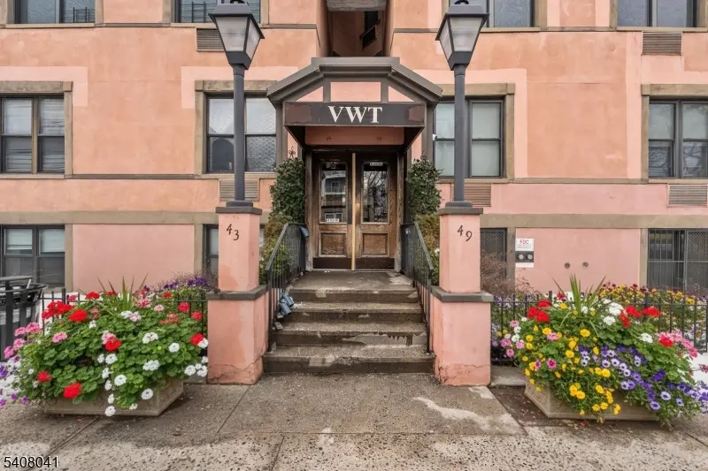 43 Van Wagenen Ave #2F, Jersey City, NJ 07306