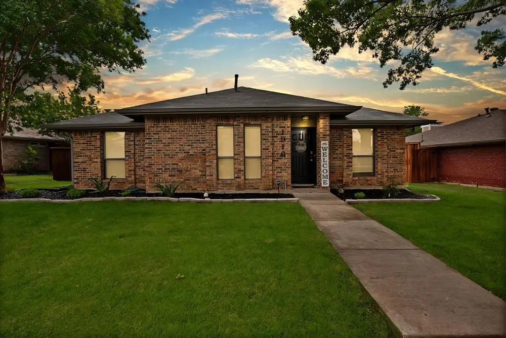 1916 Avignon Court, Carrollton, TX 75007