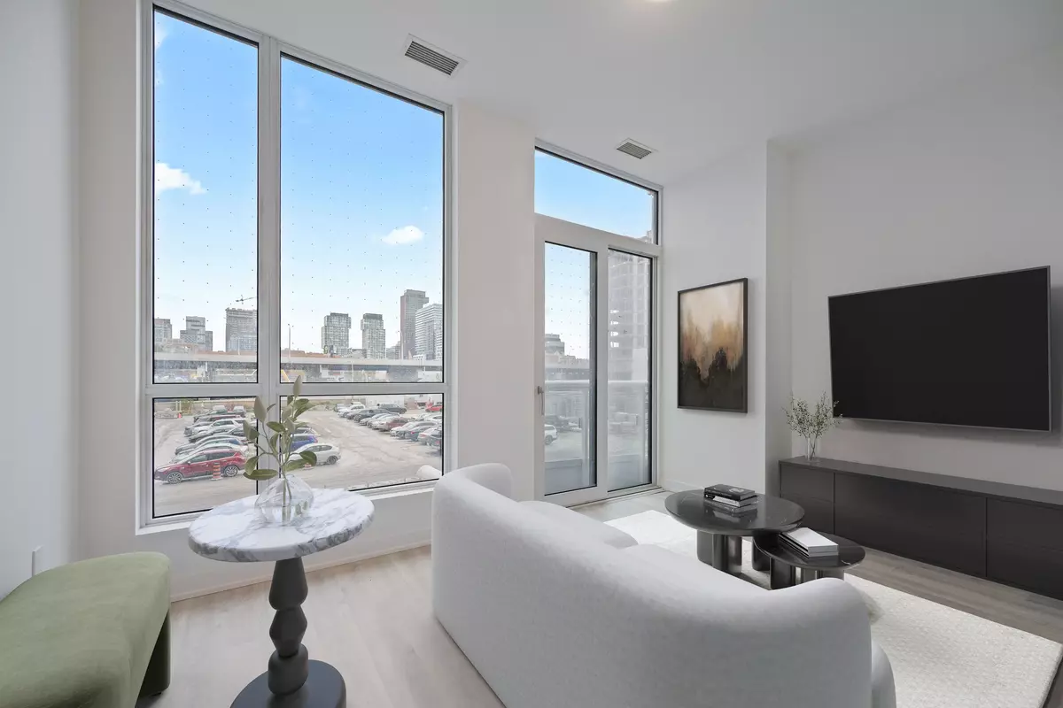 Toronto, ON M5A 0Y5,15 Richardson ST #217