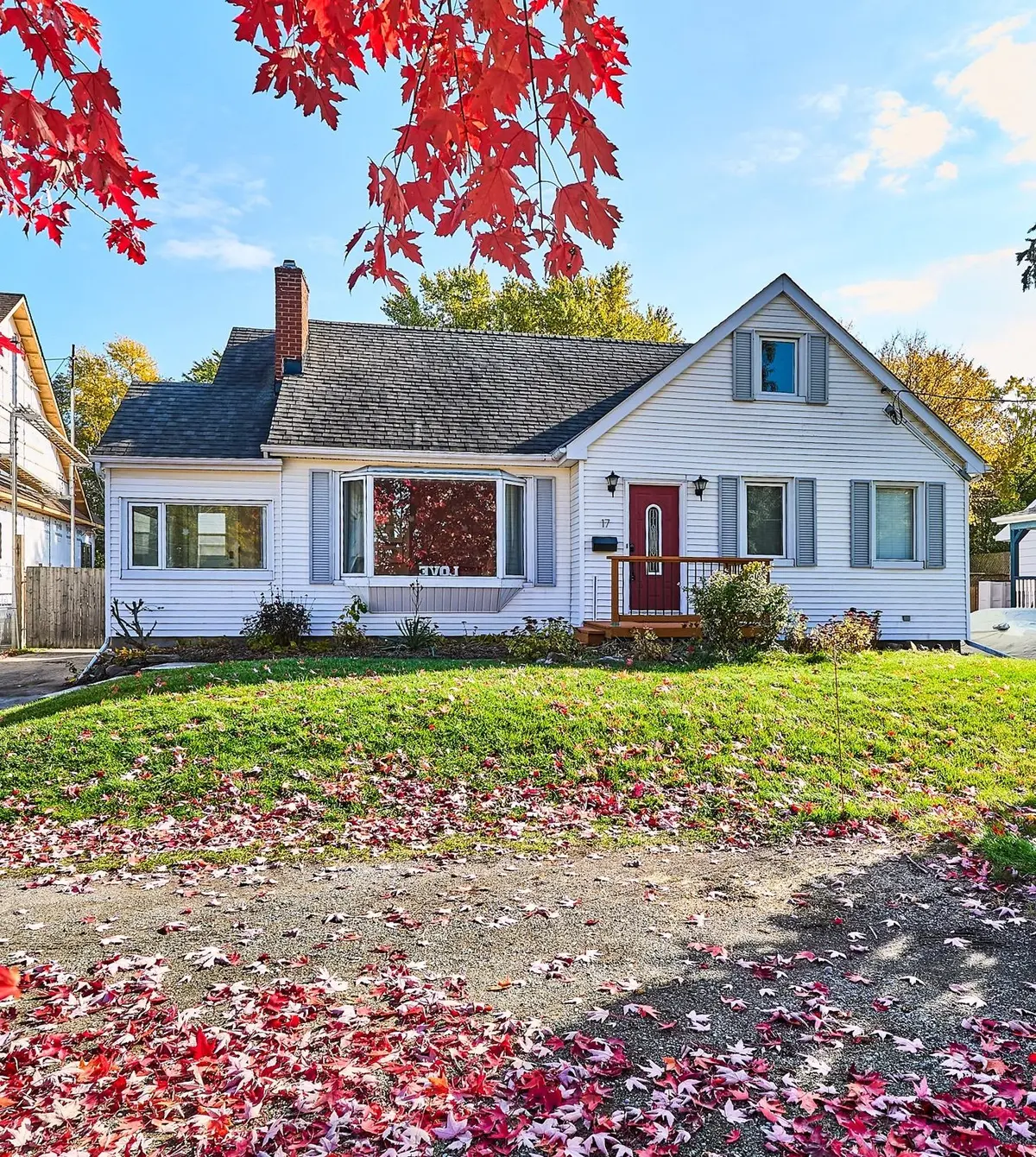 17 Eastwood AVE N, Oshawa, ON L1G 3Y5