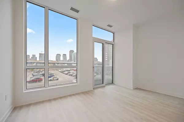 Toronto, ON M5A 0Y5,15 Richardson ST #217