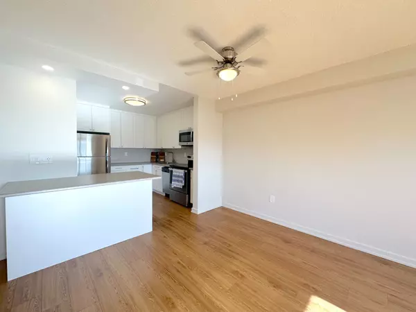 Toronto E06, ON M1L 4P2,30 Denton AVE #1423