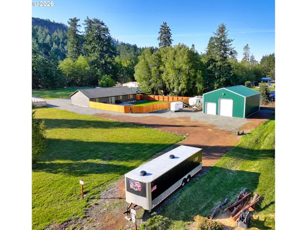 95779 SAUNDERS CREEK RD, Gold Beach, OR 97444