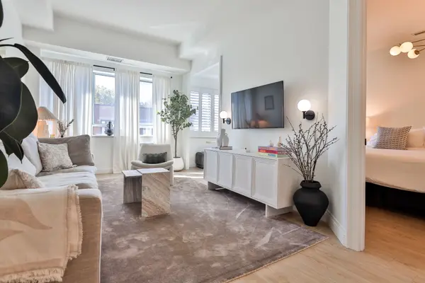 1231 Yonge ST #301, Toronto C09, ON M4T 2T8