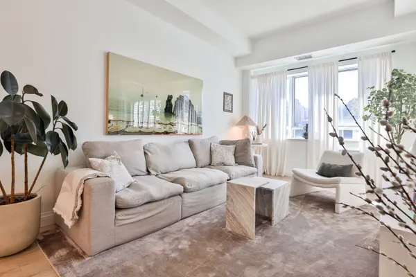 1231 Yonge ST #301, Toronto C09, ON M4T 2T8