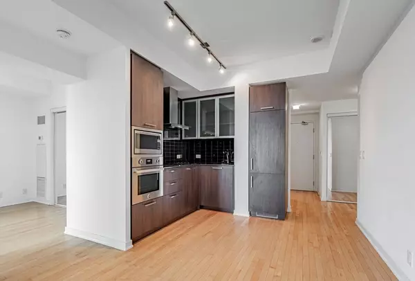 Toronto C01, ON M5J 0B1,14 York ST #3510