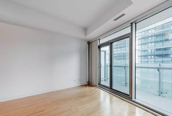 Toronto C01, ON M5J 0B1,14 York ST #3510