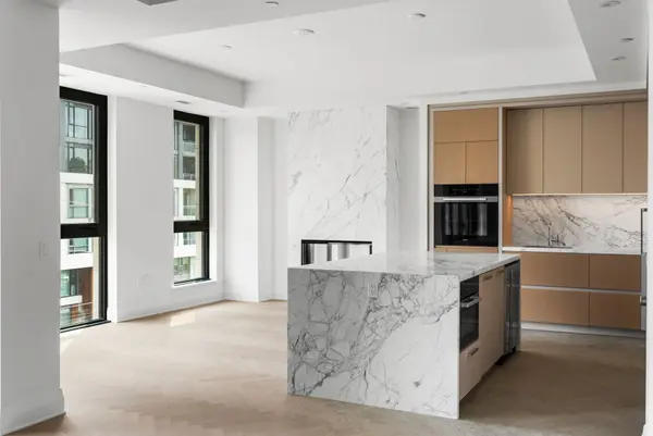 2 Forest Hill RD #Suite 411, Toronto C02, ON M4V 2L3