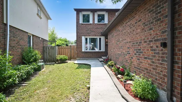 Brampton, ON L6S 4H8,14 Myna CT