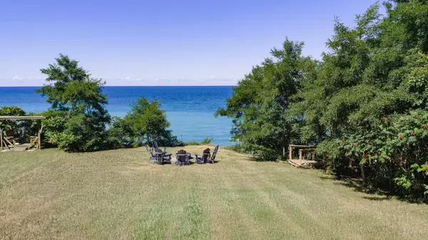 Bluewater, ON N0M 2T0,72431 Bluewater HWY