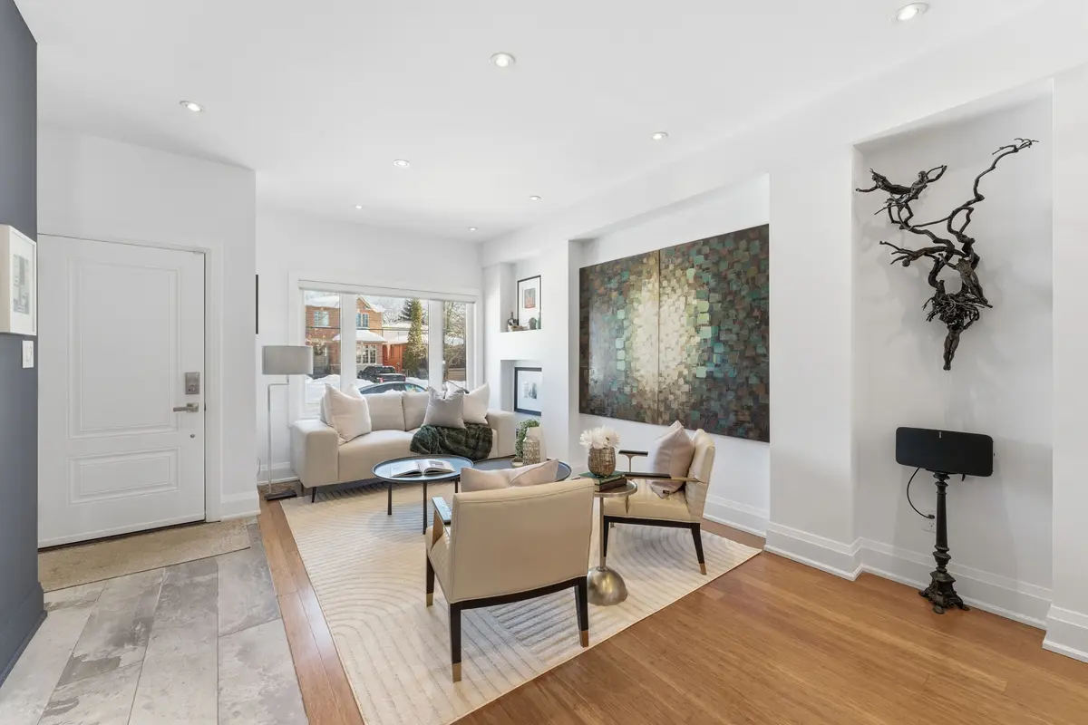 Toronto, ON M1N 2X7,52 Queensbury AVE