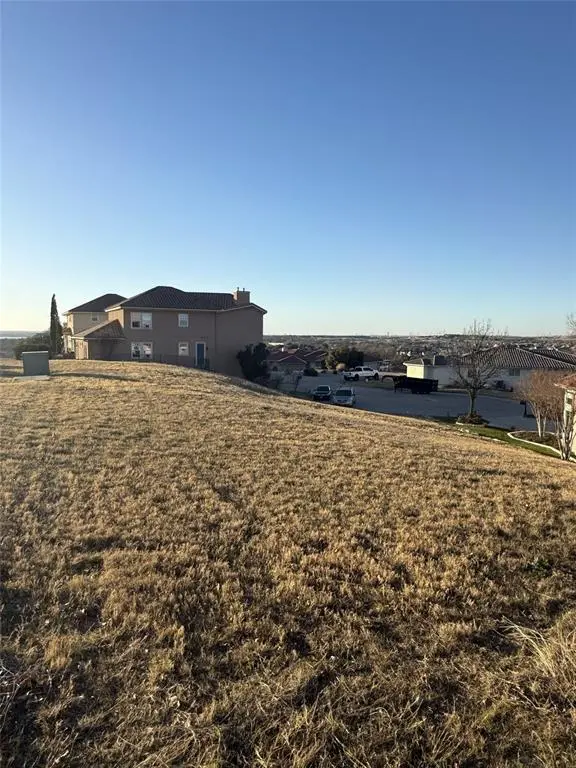 7705 Lakeview Circle, Fort Worth, TX 76179