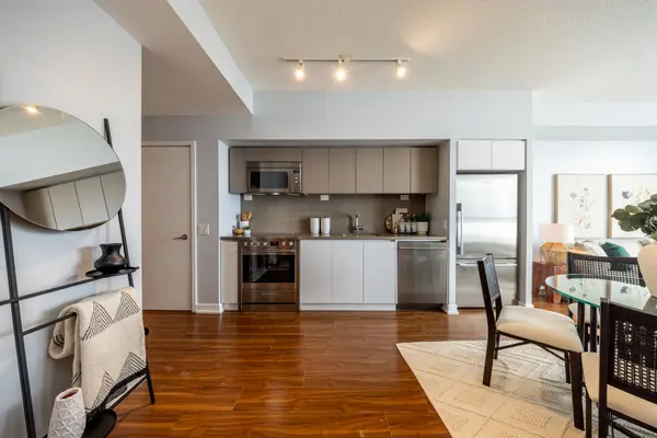 75 Queens Wharf RD #3903, Toronto C01, ON M5V 0J8