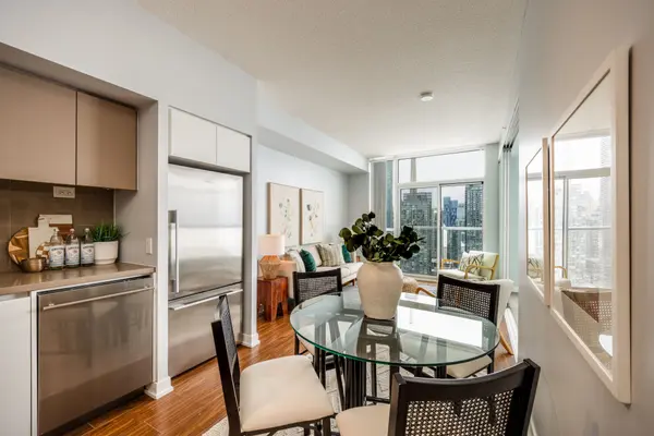 75 Queens Wharf RD #3903, Toronto C01, ON M5V 0J8