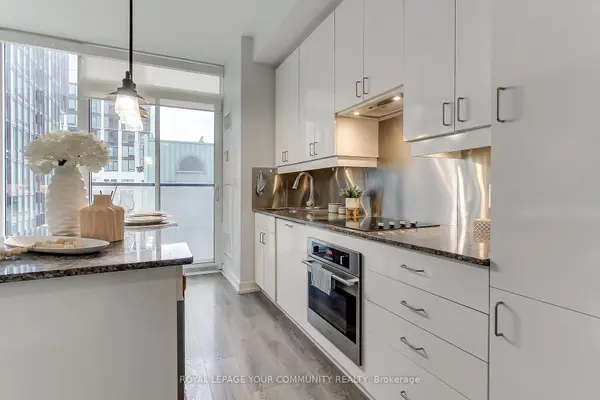 426 University AVE #1002, Toronto C01, ON M5G 1S9