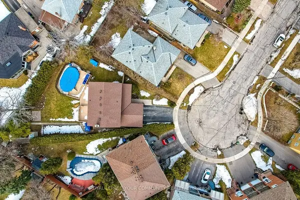 18 Terryellen CRES, Toronto W08, ON M9C 1H7