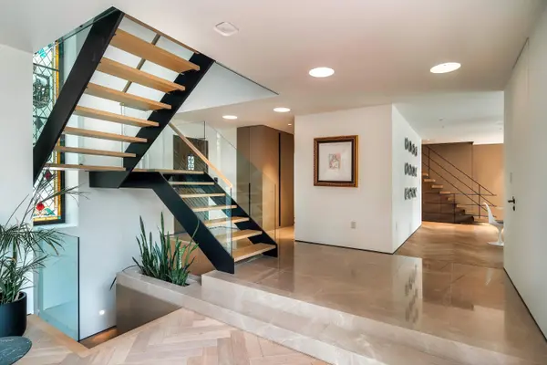 57 Baby Point CRES, Toronto W02, ON M6S 2B7