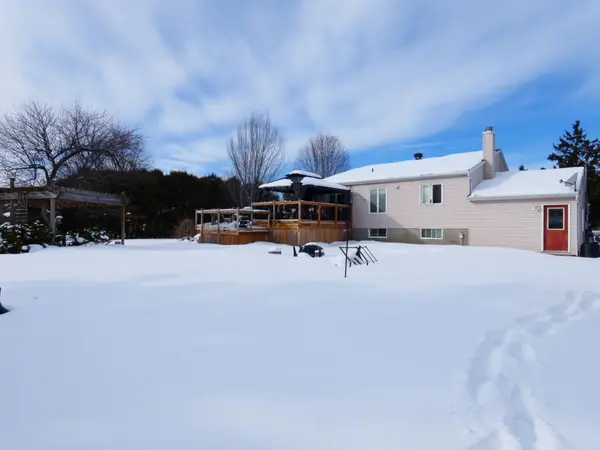 Russell, ON K0A 1W0,21 Ste Therese BLVD