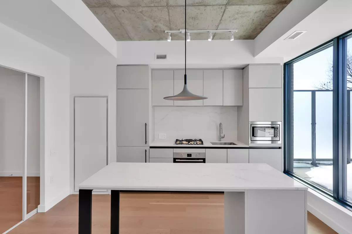 Toronto, ON M4G 3C4,1720 Bayview AVE #610