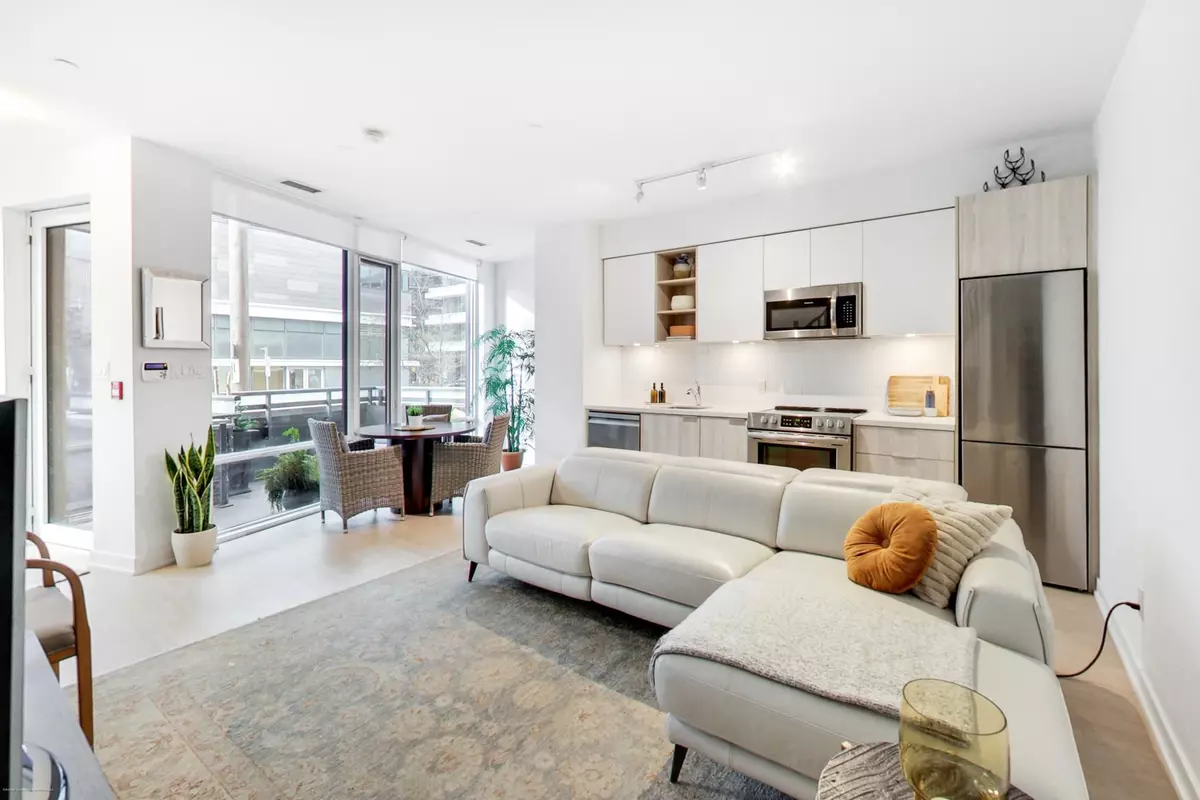 Toronto C01, ON M6K 0C8,30 Ordnance ST #TH105