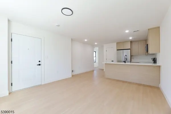 27 Robert St, Paterson City, NJ 07503