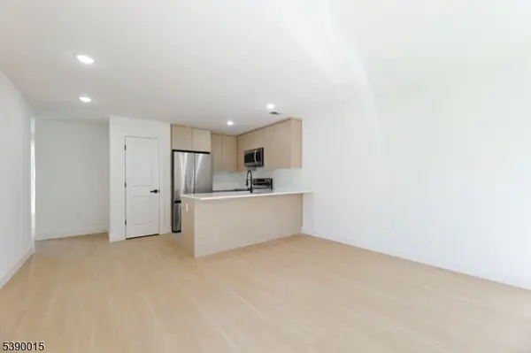 27 Robert St, Paterson City, NJ 07503