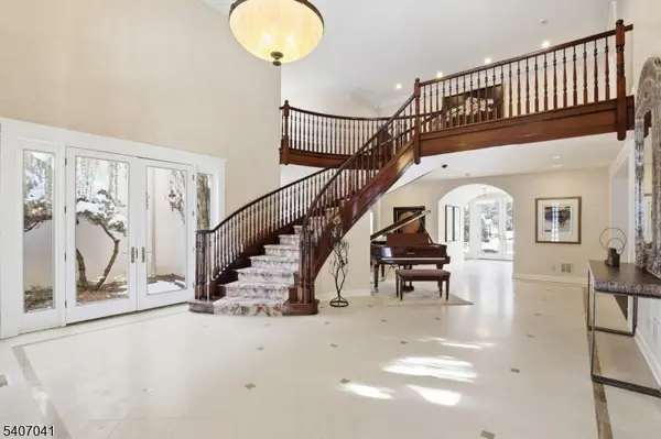 4 Grasmere Ct, Livingston Twp., NJ 07039