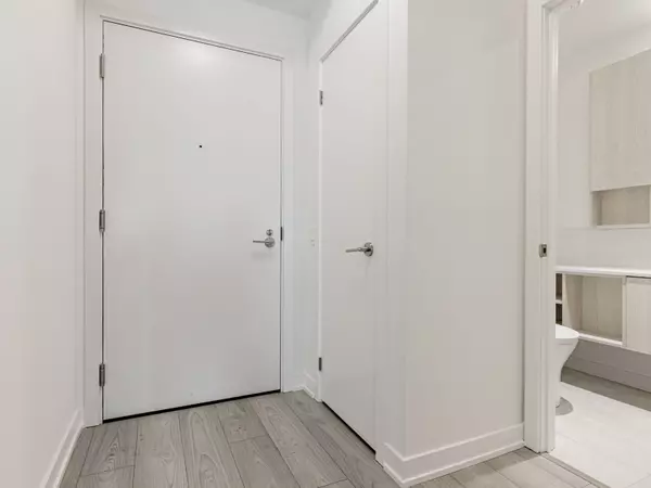 Toronto, ON M4P 1V7,110 Broadway AVE #1910S