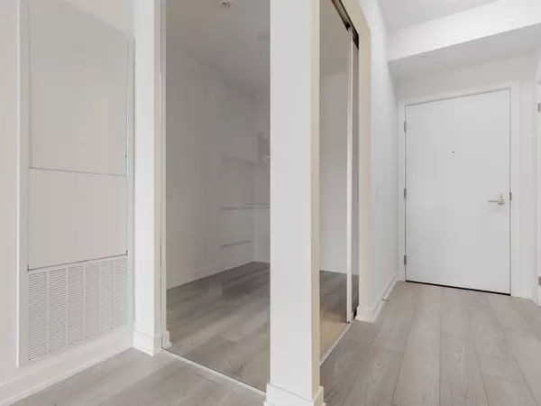 Toronto, ON M4P 1V7,110 Broadway AVE #1910S