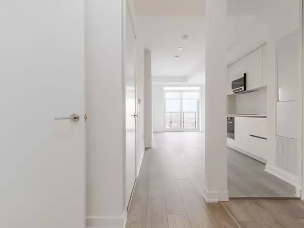 Toronto, ON M4P 1V7,110 Broadway AVE #1910S