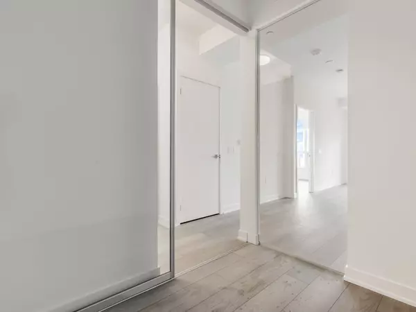 Toronto, ON M4P 1V7,110 Broadway AVE #1910S