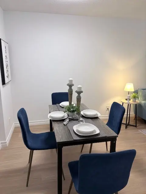 717 Bay ST #1702, Toronto C01, ON M5G 2J9