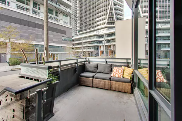 Toronto C01, ON M6K 0C8,30 Ordnance ST #TH105