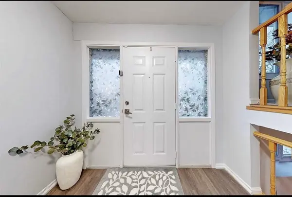 22 Renfield CRES, Whitby, ON L1P 1B4