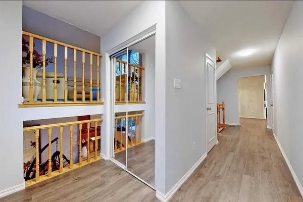 22 Renfield CRES, Whitby, ON L1P 1B4