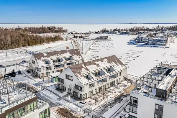 Innisfil, ON L9S 0M1,247 Broward WAY #31